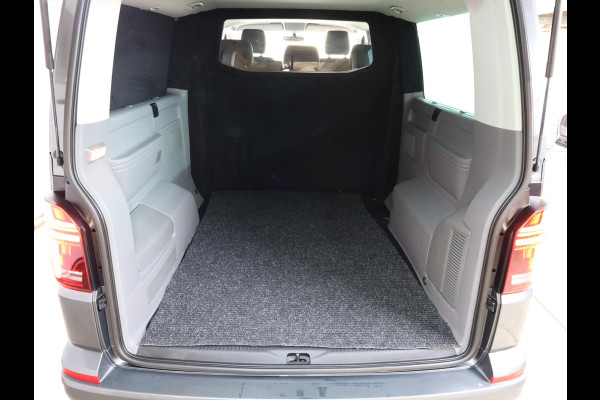 Volkswagen Transporter 2.0 TDI L2H1 32 DC Bulli 204PK DSG (Automaat) | Luxe Caravelle uitvoering | 2 schuifdeuren | Digitale cockpit | 20 "LM velgen | Automatische airco |