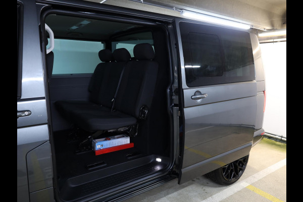 Volkswagen Transporter 2.0 TDI L2H1 32 DC Bulli 204PK DSG (Automaat) | Luxe Caravelle uitvoering | 2 schuifdeuren | Digitale cockpit | 20 "LM velgen | Automatische airco |