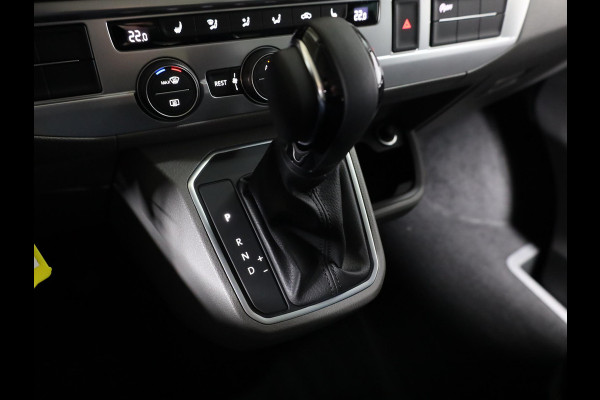 Volkswagen Transporter 2.0 TDI L2H1 32 DC Bulli 204PK DSG (Automaat) | Luxe Caravelle uitvoering | 2 schuifdeuren | Digitale cockpit | 20 "LM velgen | Automatische airco |