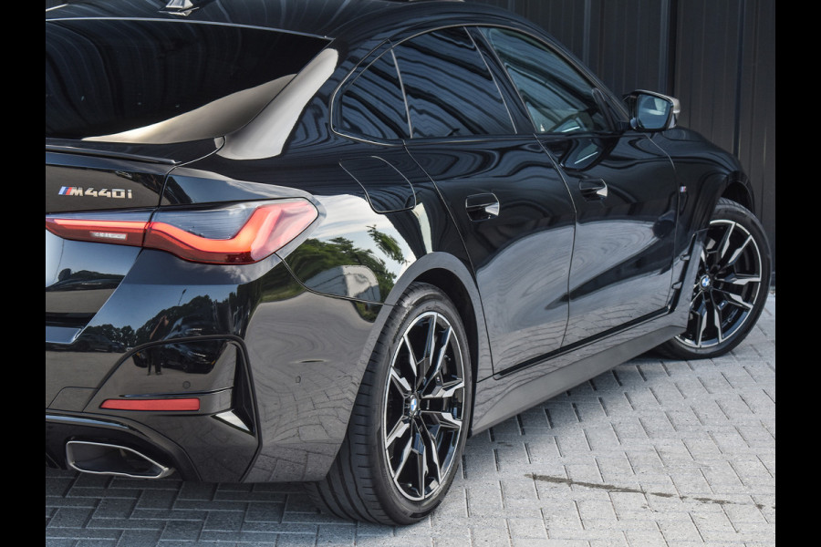 BMW 4 Serie Gran Coupé M440i X-DRIVE | 374 PK | NL-AUTO | M-SPORT | ACTIVE CRUISE | SPORT-BRAKE | M-SPORT DFFERENTIAL | PANORAMADAK | MEMORY