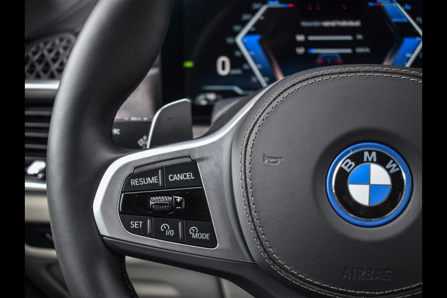 BMW X5 xDrive50e | M-SPORT | COMFORT ACCESS | SOFT-CLOSE | TREKHAAK | PANORAMADAK -SKY LOUNGE | MASSAGE STOELEN | ACOUSTIC GLASS | 4-ZO