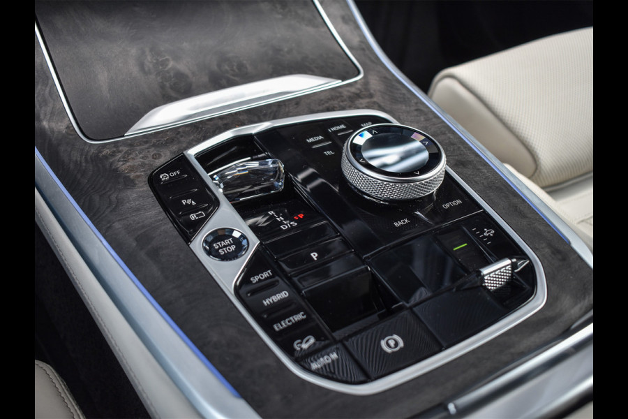 BMW X5 xDrive50e | M-SPORT | COMFORT ACCESS | SOFT-CLOSE | TREKHAAK | PANORAMADAK -SKY LOUNGE | MASSAGE STOELEN | ACOUSTIC GLASS | 4-ZO