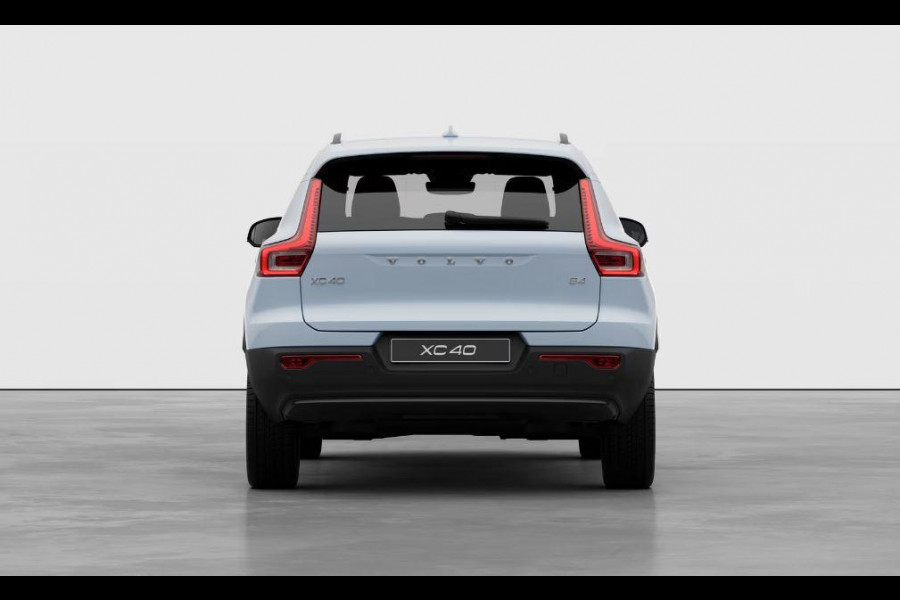 Volvo XC40 B4 211PK Automaat Plus Dark / Navigatie / Camera / Stuur-Stoelverwarming / Adaptieve Cruisecontrol / Harman Kardon / Elektrische best.stoel met geheugen / Connect Microtech-Nubuck / Extra getint glas