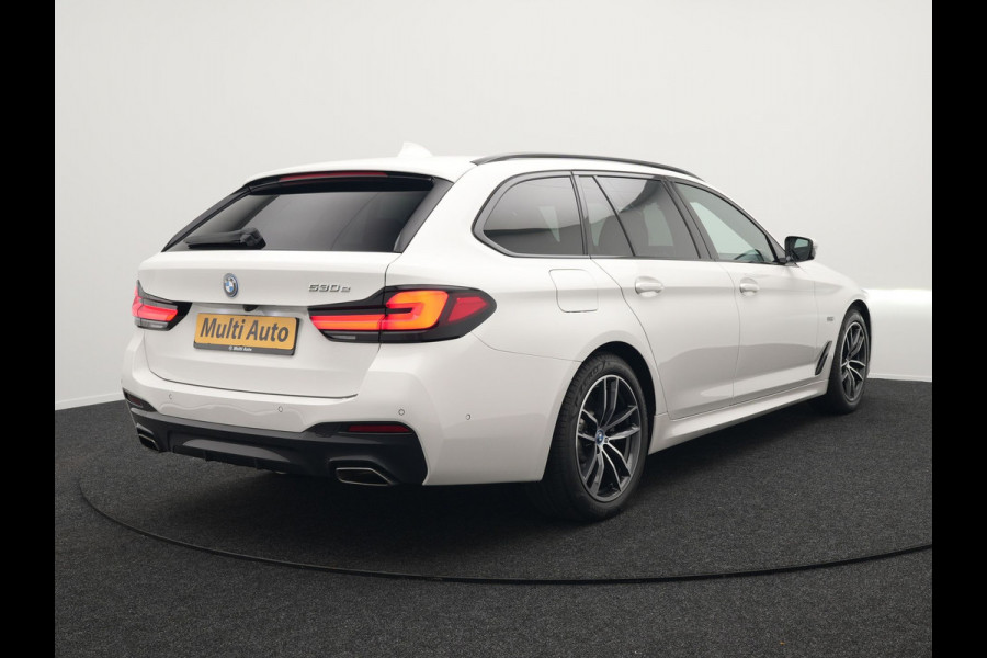 BMW 5 Serie Touring 530e M Sport Plug In Hybrid 293pk PHEV | Trekhaak af Fabriek | Laser LED |  Adaptive Cruise | Harman Kardon | Lederen Sportstoelen Verwarmd | Keyless | Camera | Sfeerverlichting | Navi Prof |