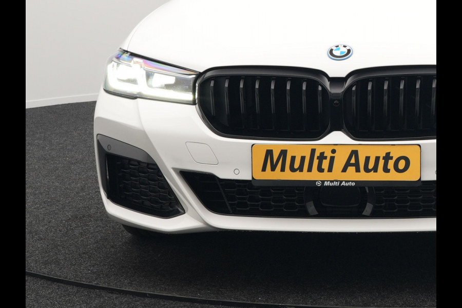 BMW 5 Serie Touring 530e M Sport Plug In Hybrid 293pk PHEV | Trekhaak af Fabriek | Laser LED |  Adaptive Cruise | Harman Kardon | Lederen Sportstoelen Verwarmd | Keyless | Camera | Sfeerverlichting | Navi Prof |