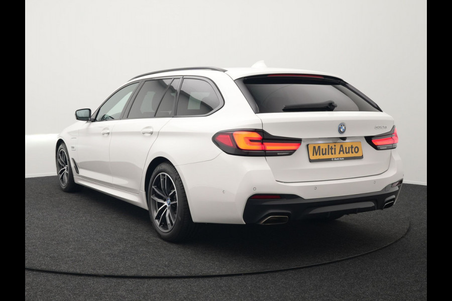 BMW 5 Serie Touring 530e M Sport Plug In Hybrid 293pk PHEV | Trekhaak af Fabriek | Laser LED |  Adaptive Cruise | Harman Kardon | Lederen Sportstoelen Verwarmd | Keyless | Camera | Sfeerverlichting | Navi Prof |