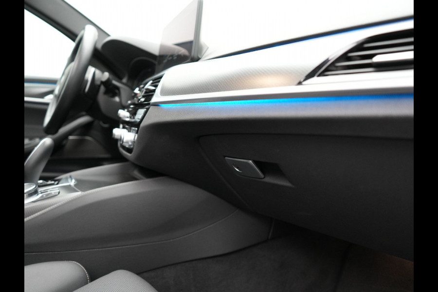 BMW 5 Serie Touring 530e M Sport Plug In Hybrid 293pk PHEV | Trekhaak af Fabriek | Laser LED |  Adaptive Cruise | Harman Kardon | Lederen Sportstoelen Verwarmd | Keyless | Camera | Sfeerverlichting | Navi Prof |
