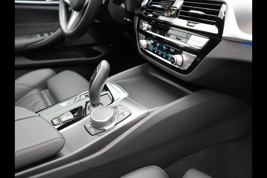 BMW 5 Serie Touring 530e M Sport Plug In Hybrid 293pk PHEV | Trekhaak af Fabriek | Laser LED |  Adaptive Cruise | Harman Kardon | Lederen Sportstoelen Verwarmd | Keyless | Camera | Sfeerverlichting | Navi Prof |