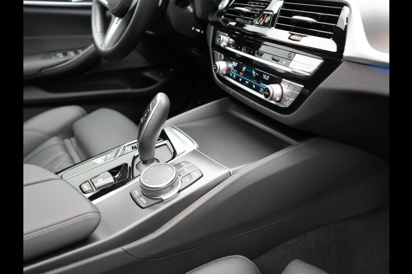 BMW 5 Serie Touring 530e M Sport Plug In Hybrid 293pk PHEV | Trekhaak af Fabriek | Laser LED |  Adaptive Cruise | Harman Kardon | Lederen Sportstoelen Verwarmd | Keyless | Camera | Sfeerverlichting | Navi Prof |
