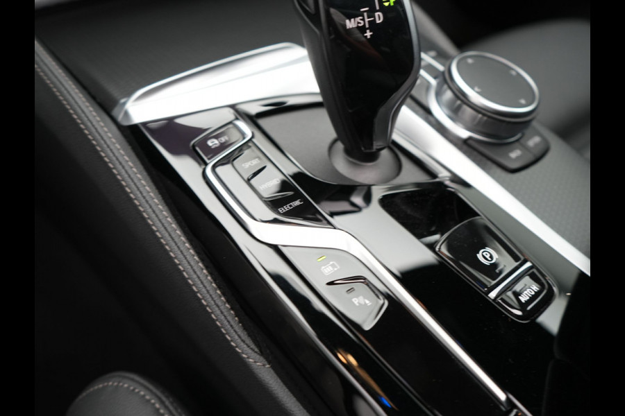 BMW 5 Serie Touring 530e M Sport Plug In Hybrid 293pk PHEV | Trekhaak af Fabriek | Laser LED |  Adaptive Cruise | Harman Kardon | Lederen Sportstoelen Verwarmd | Keyless | Camera | Sfeerverlichting | Navi Prof |