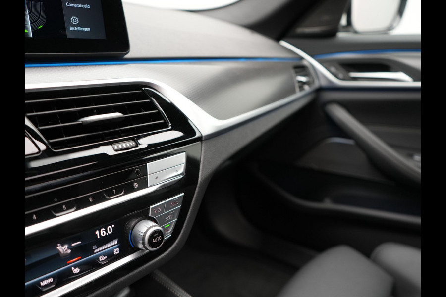 BMW 5 Serie Touring 530e M Sport Plug In Hybrid 293pk PHEV | Trekhaak af Fabriek | Laser LED |  Adaptive Cruise | Harman Kardon | Lederen Sportstoelen Verwarmd | Keyless | Camera | Sfeerverlichting | Navi Prof |