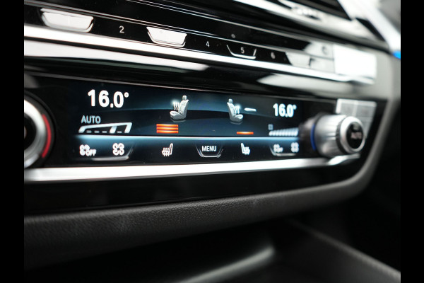 BMW 5 Serie Touring 530e M Sport Plug In Hybrid 293pk PHEV | Trekhaak af Fabriek | Laser LED |  Adaptive Cruise | Harman Kardon | Lederen Sportstoelen Verwarmd | Keyless | Camera | Sfeerverlichting | Navi Prof |