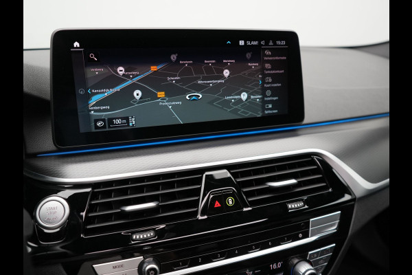 BMW 5 Serie Touring 530e M Sport Plug In Hybrid 293pk PHEV | Trekhaak af Fabriek | Laser LED |  Adaptive Cruise | Harman Kardon | Lederen Sportstoelen Verwarmd | Keyless | Camera | Sfeerverlichting | Navi Prof |