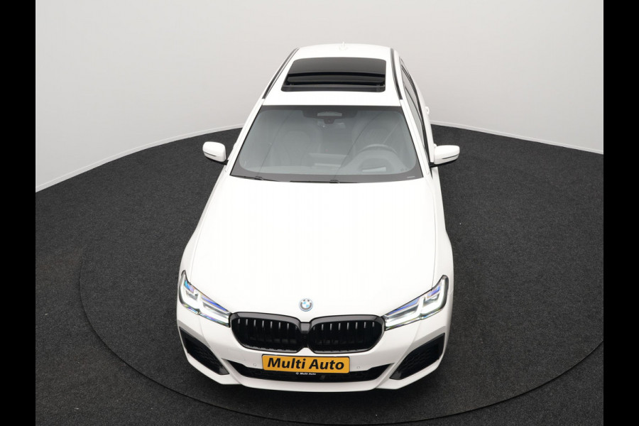 BMW 5 Serie Touring 530e M Sport Plug In Hybrid 293pk PHEV | Trekhaak af Fabriek | Laser LED |  Adaptive Cruise | Harman Kardon | Lederen Sportstoelen Verwarmd | Keyless | Camera | Sfeerverlichting | Navi Prof |