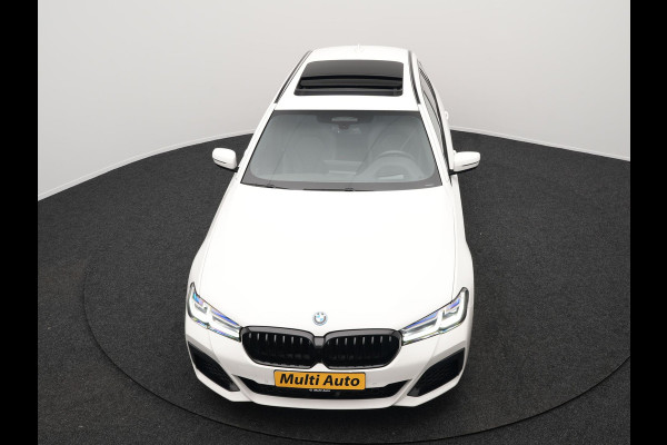 BMW 5 Serie Touring 530e M Sport Plug In Hybrid 293pk PHEV | Trekhaak af Fabriek | Laser LED |  Adaptive Cruise | Harman Kardon | Lederen Sportstoelen Verwarmd | Keyless | Camera | Sfeerverlichting | Navi Prof |
