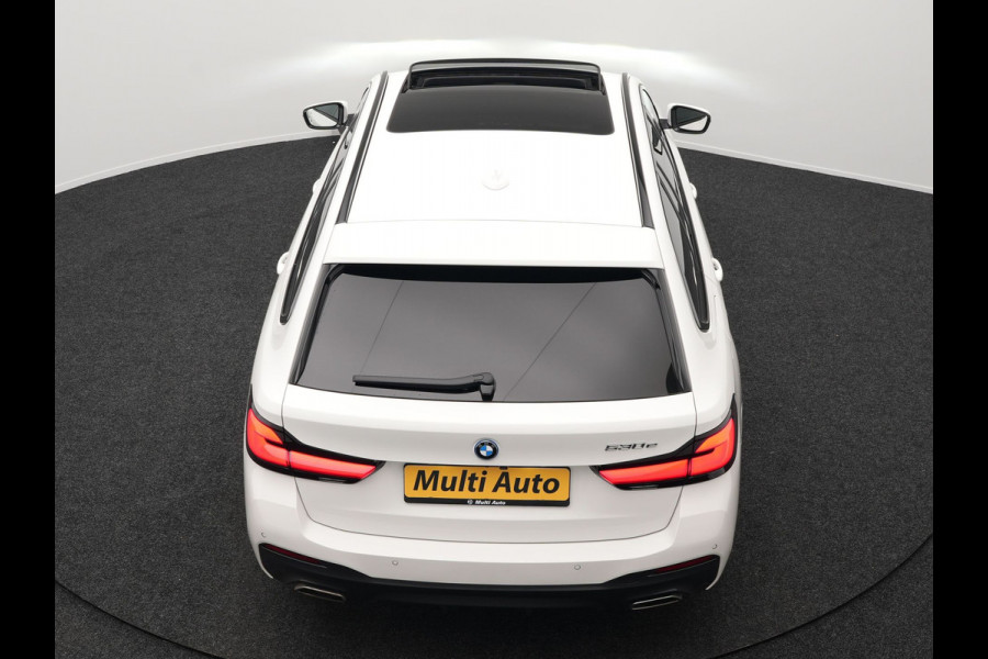 BMW 5 Serie Touring 530e M Sport Plug In Hybrid 293pk PHEV | Trekhaak af Fabriek | Laser LED |  Adaptive Cruise | Harman Kardon | Lederen Sportstoelen Verwarmd | Keyless | Camera | Sfeerverlichting | Navi Prof |