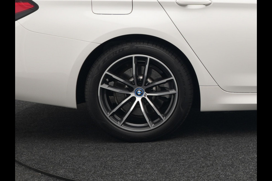 BMW 5 Serie Touring 530e M Sport Plug In Hybrid 293pk PHEV | Trekhaak af Fabriek | Laser LED |  Adaptive Cruise | Harman Kardon | Lederen Sportstoelen Verwarmd | Keyless | Camera | Sfeerverlichting | Navi Prof |
