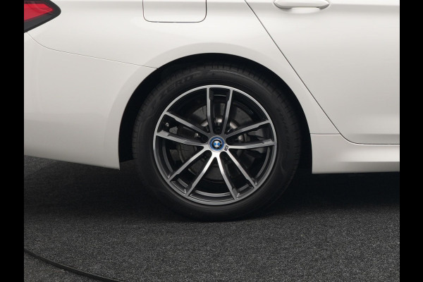 BMW 5 Serie Touring 530e M Sport Plug In Hybrid 293pk PHEV | Trekhaak af Fabriek | Laser LED |  Adaptive Cruise | Harman Kardon | Lederen Sportstoelen Verwarmd | Keyless | Camera | Sfeerverlichting | Navi Prof |