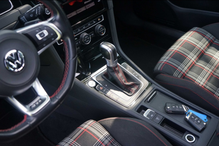 Volkswagen Golf 7.5 GTI 2.0 TSI GTI Performance 245PK Pano/DYNa/Trkhk/Cam