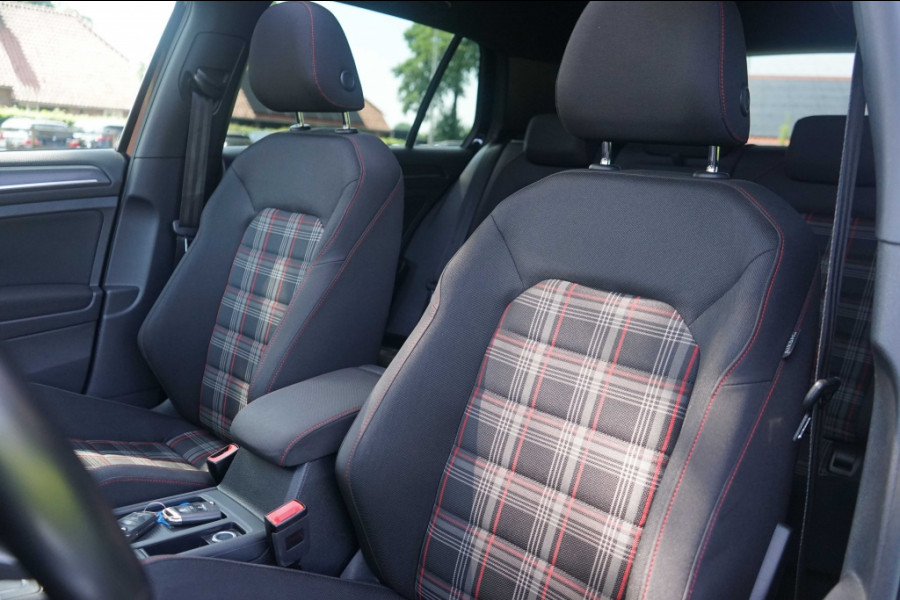 Volkswagen Golf 7.5 GTI 2.0 TSI GTI Performance 245PK Pano/DYNa/Trkhk/Cam