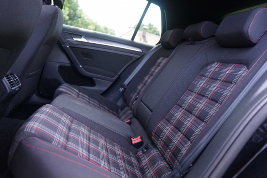 Volkswagen Golf 7.5 GTI 2.0 TSI GTI Performance 245PK Pano/DYNa/Trkhk/Cam