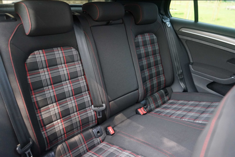 Volkswagen Golf 7.5 GTI 2.0 TSI GTI Performance 245PK Pano/DYNa/Trkhk/Cam