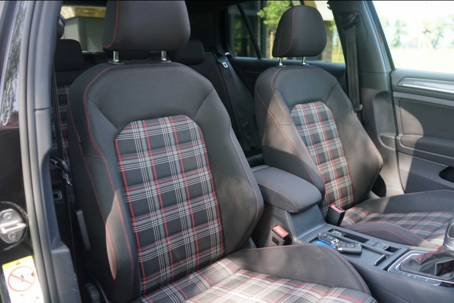 Volkswagen Golf 7.5 GTI 2.0 TSI GTI Performance 245PK Pano/DYNa/Trkhk/Cam