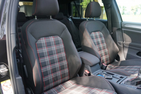 Volkswagen Golf 7.5 GTI 2.0 TSI GTI Performance 245PK Pano/DYNa/Trkhk/Cam