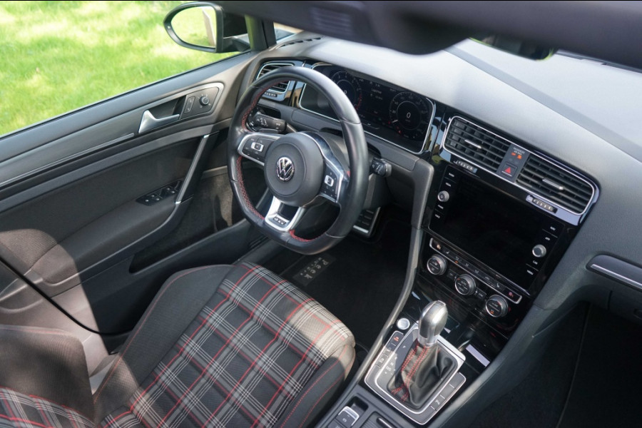 Volkswagen Golf 7.5 GTI 2.0 TSI GTI Performance 245PK Pano/DYNa/Trkhk/Cam