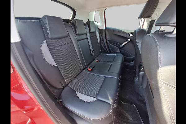 Peugeot 2008 1.2 PureTech Allure | automaat | Hoge instap |