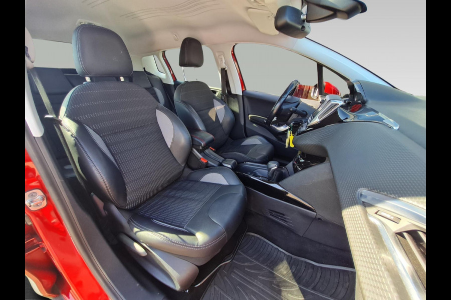 Peugeot 2008 1.2 PureTech Allure | automaat | Hoge instap |