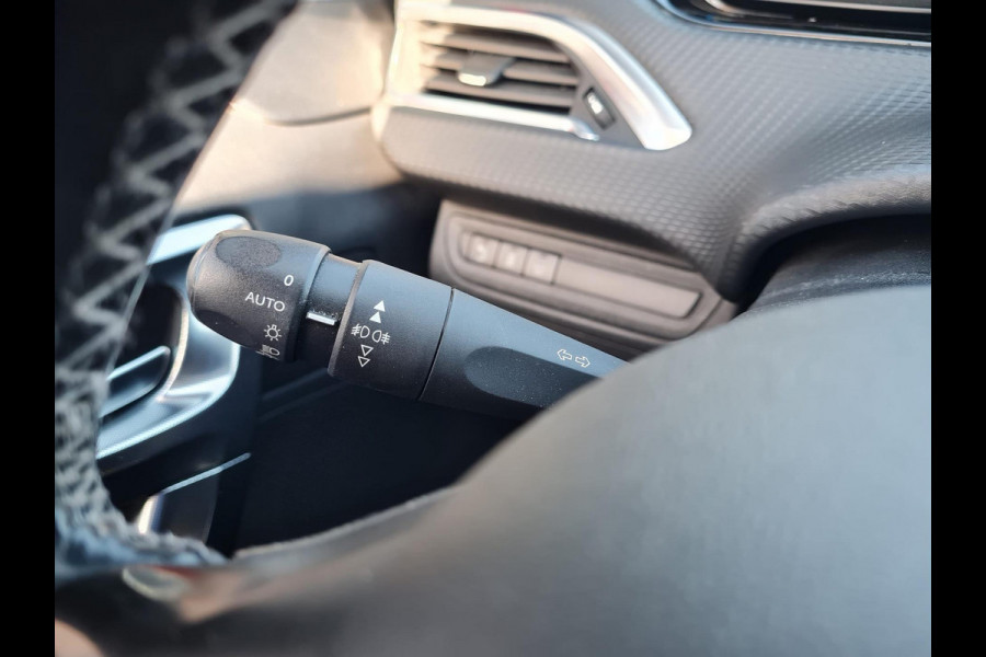 Peugeot 2008 1.2 PureTech Allure | automaat | Hoge instap |