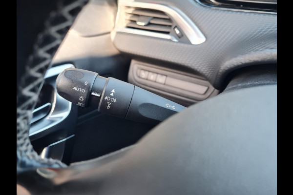 Peugeot 2008 1.2 PureTech Allure | automaat | Hoge instap |