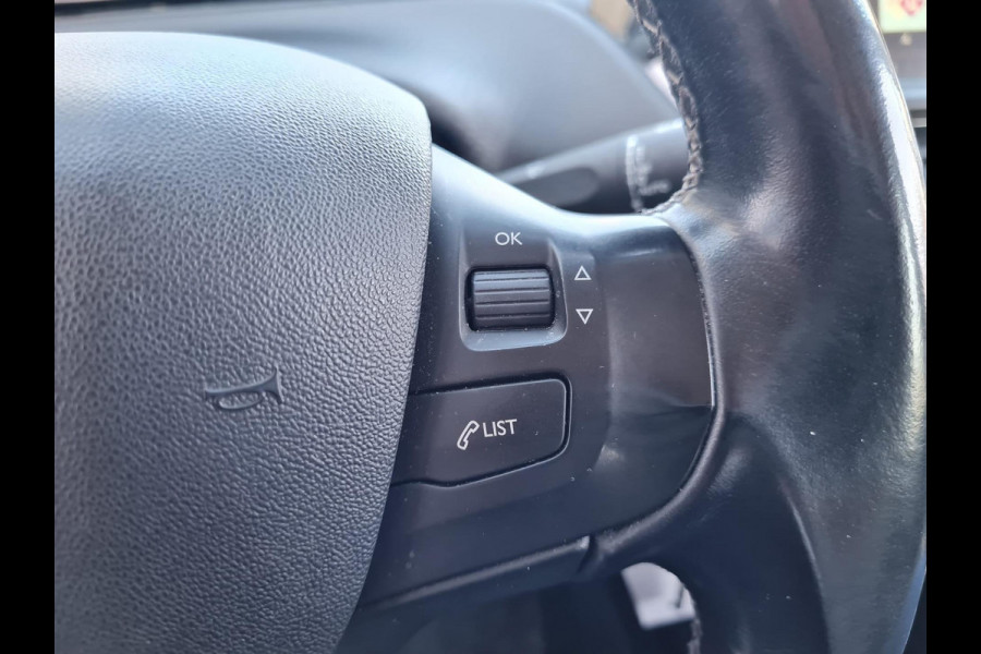 Peugeot 2008 1.2 PureTech Allure | automaat | Hoge instap |