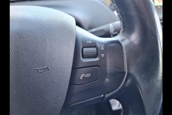 Peugeot 2008 1.2 PureTech Allure | automaat | Hoge instap |