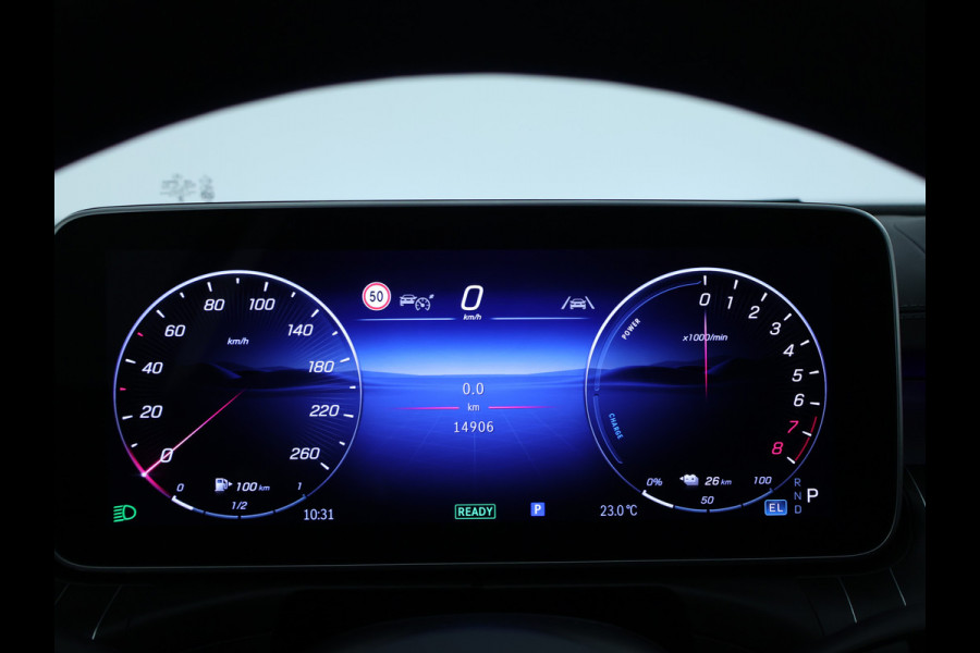 Mercedes-Benz C-Klasse Estate 300 e AMG Line | Edition AMG-Line | Night Pakket | Trekhaak | Panorama Schuif-Kanteldak | Digital Licht | DC Laden | Stuur en Stoelverwarming | Inclusief 24 maanden MB Certified garantie voor Europa.