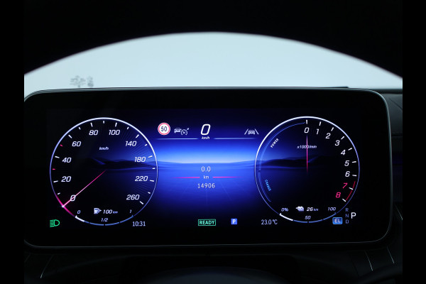 Mercedes-Benz C-Klasse Estate 300 e AMG Line | Edition AMG-Line | Night Pakket | Trekhaak | Panorama Schuif-Kanteldak | Digital Licht | DC Laden | Stuur en Stoelverwarming | Inclusief 24 maanden MB Certified garantie voor Europa.