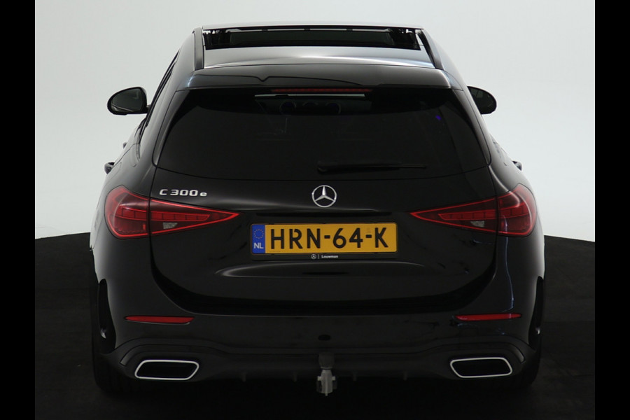 Mercedes-Benz C-Klasse Estate 300 e AMG Line | Edition AMG-Line | Night Pakket | Trekhaak | Panorama Schuif-Kanteldak | Digital Licht | DC Laden | Stuur en Stoelverwarming | Inclusief 24 maanden MB Certified garantie voor Europa.