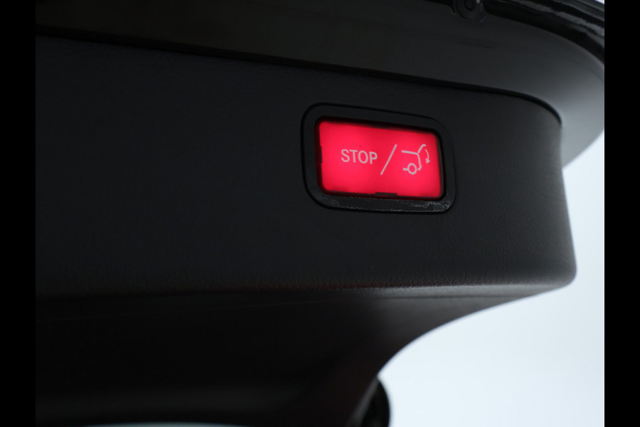 Mercedes-Benz C-Klasse Estate 300 e AMG Line | Edition AMG-Line | Night Pakket | Trekhaak | Panorama Schuif-Kanteldak | Digital Licht | DC Laden | Stuur en Stoelverwarming | Inclusief 24 maanden MB Certified garantie voor Europa.
