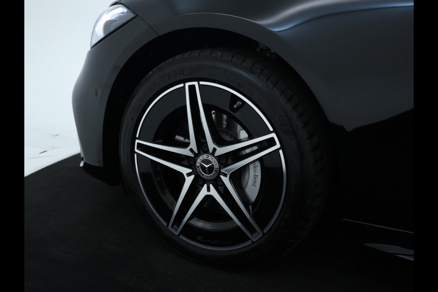 Mercedes-Benz C-Klasse Estate 300 e AMG Line | Edition AMG-Line | Night Pakket | Trekhaak | Panorama Schuif-Kanteldak | Digital Licht | DC Laden | Stuur en Stoelverwarming | Inclusief 24 maanden MB Certified garantie voor Europa.