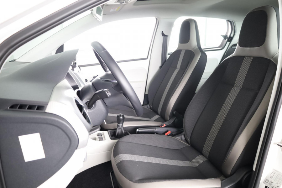 Volkswagen up! 1.0 BMT high up! | Schuif/Kantel dak | Parkeer Sensoren achter | Achteruitrij Camera | Navigatie via App |