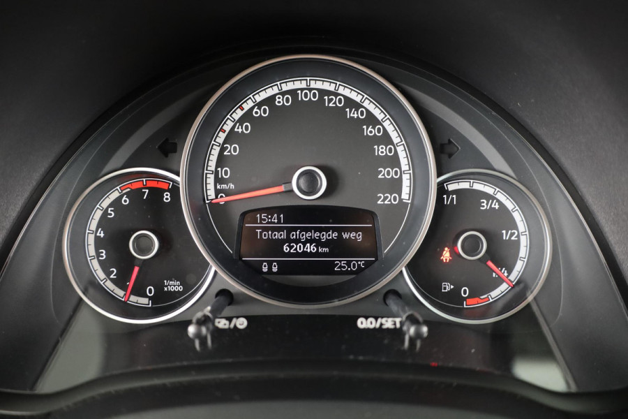 Volkswagen up! 1.0 BMT high up! | Schuif/Kantel dak | Parkeer Sensoren achter | Achteruitrij Camera | Navigatie via App |
