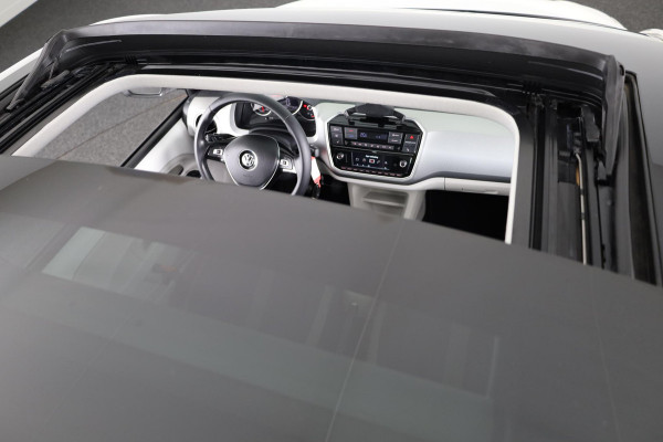 Volkswagen up! 1.0 BMT high up! | Schuif/Kantel dak | Parkeer Sensoren achter | Achteruitrij Camera | Navigatie via App |