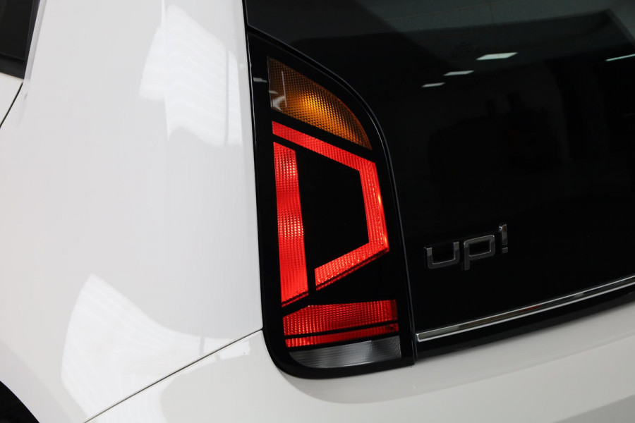 Volkswagen up! 1.0 BMT high up! | Schuif/Kantel dak | Parkeer Sensoren achter | Achteruitrij Camera | Navigatie via App |