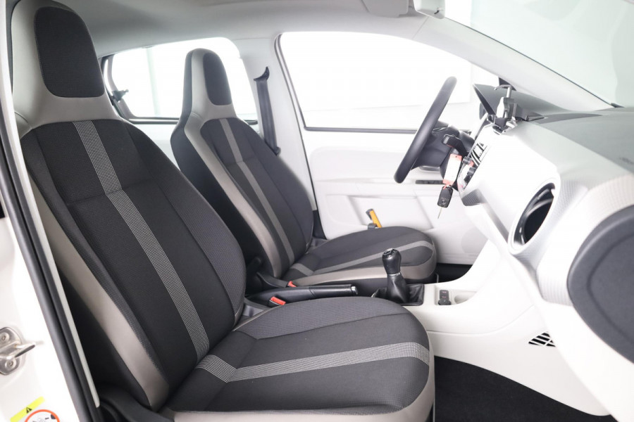 Volkswagen up! 1.0 BMT high up! | Schuif/Kantel dak | Parkeer Sensoren achter | Achteruitrij Camera | Navigatie via App |