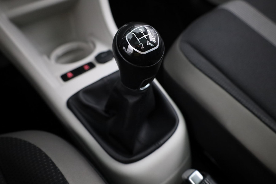 Volkswagen up! 1.0 BMT high up! | Schuif/Kantel dak | Parkeer Sensoren achter | Achteruitrij Camera | Navigatie via App |