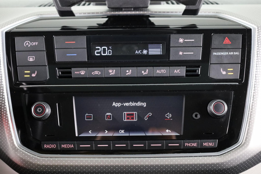 Volkswagen up! 1.0 BMT high up! | Schuif/Kantel dak | Parkeer Sensoren achter | Achteruitrij Camera | Navigatie via App |