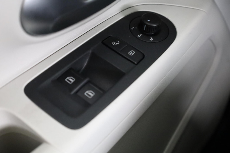Volkswagen up! 1.0 BMT high up! | Schuif/Kantel dak | Parkeer Sensoren achter | Achteruitrij Camera | Navigatie via App |