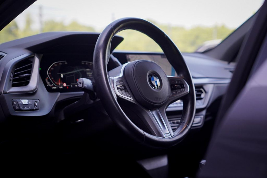 BMW 1-serie 118i High Executive M-Sport / Aut / Incl BTW / Stoelverwarming