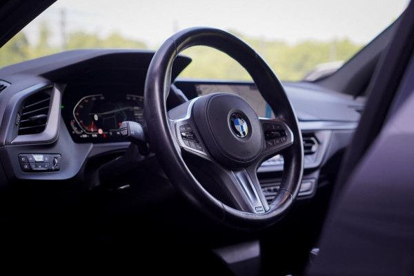 BMW 1-serie 118i High Executive M-Sport / Aut / Incl BTW / Stoelverwarming